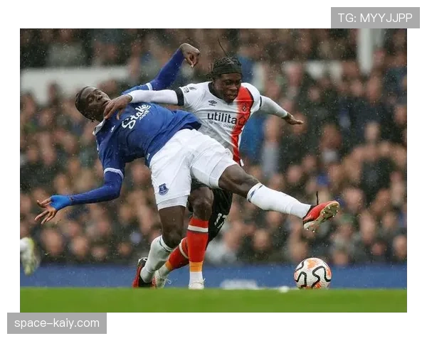 英超保级生死战前瞻：卢顿主场迎战埃弗顿，输家或坠入降级区